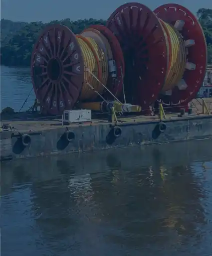 Transporte de equipamentos offshore, bobinas, umbilicais e estruturas industriais
